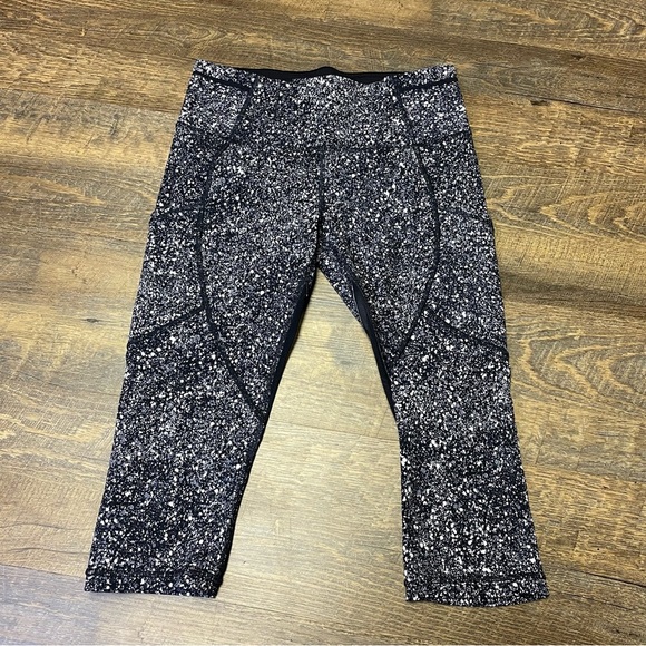 Lululemon Outrun 17" Crop Legging Splatter White Black Womens 6 Mesh Side Pocket - Picture 2 of 11